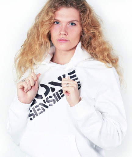 RETOUCHE_PAKSHOTS ZS_0013_PAKSHOTS ZS2_0015_SWEAT NOIR SUR BLANC FEMME